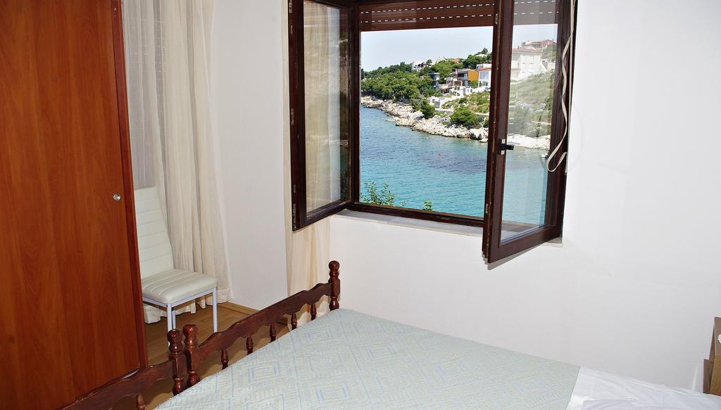 Apartments Roko Bilo