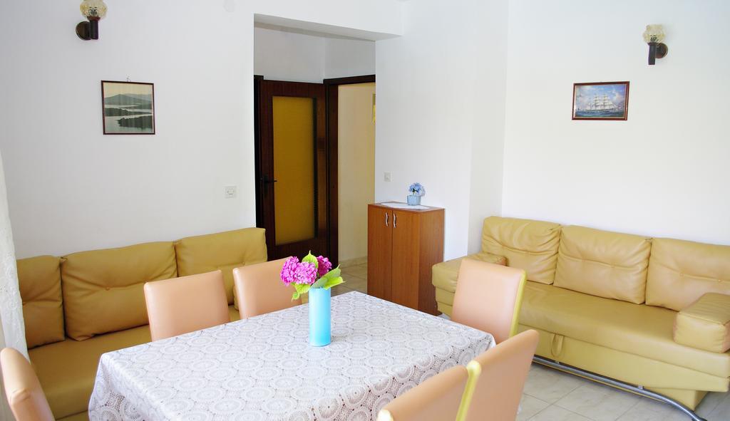 Apartments Roko Bilo