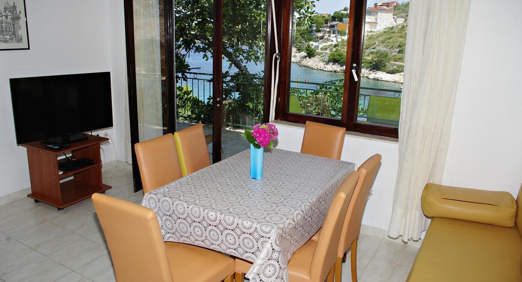 Apartments Roko Bilo