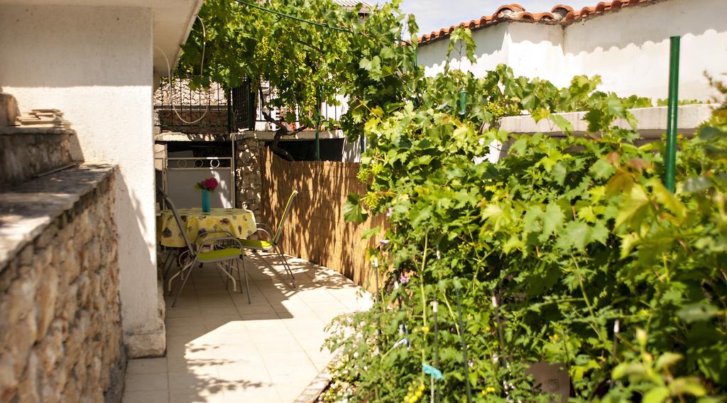 Apartments Roko Bilo