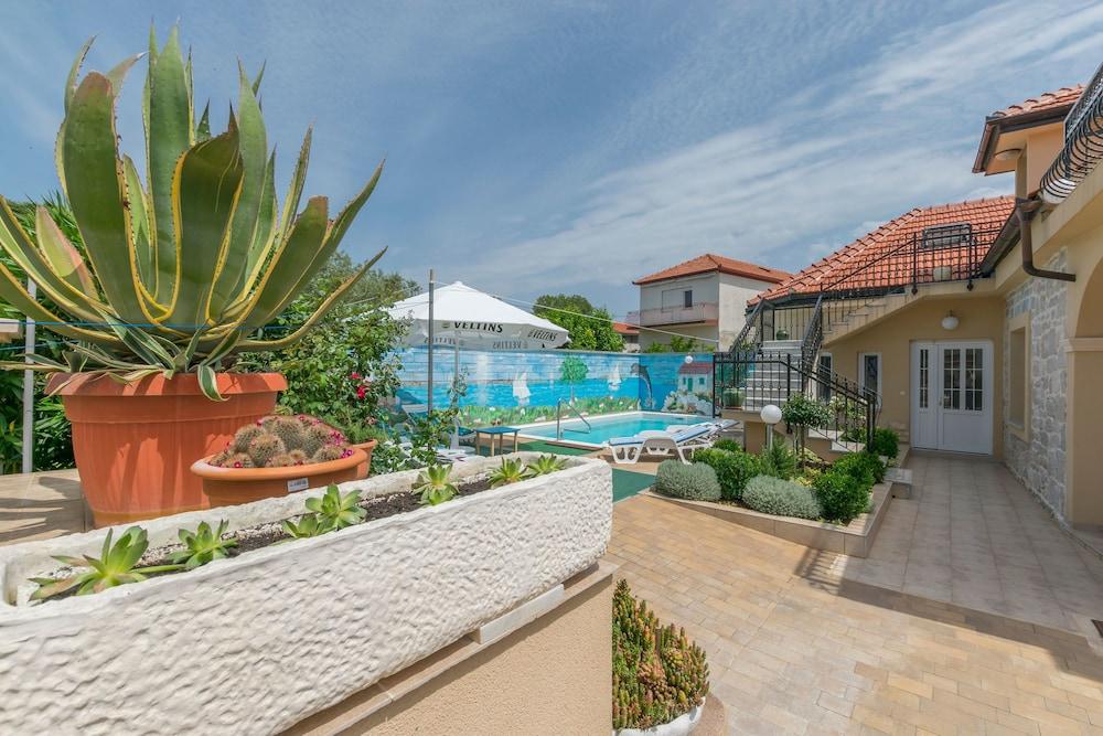 House Vila Rosales