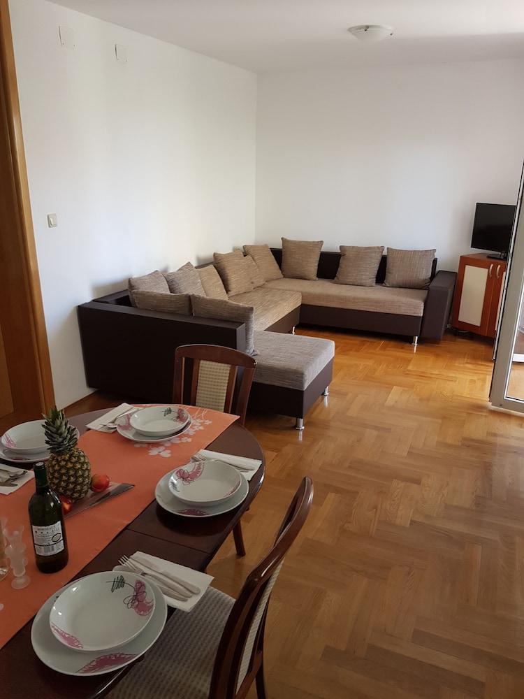 Apartments Dunja Malinska