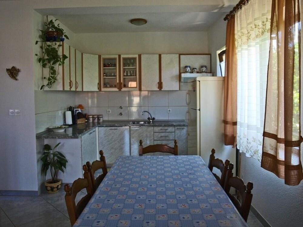 Apartments Janja Postira