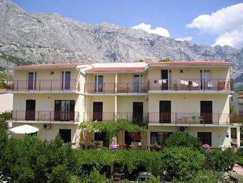 Beach Resort Apartments Bucina