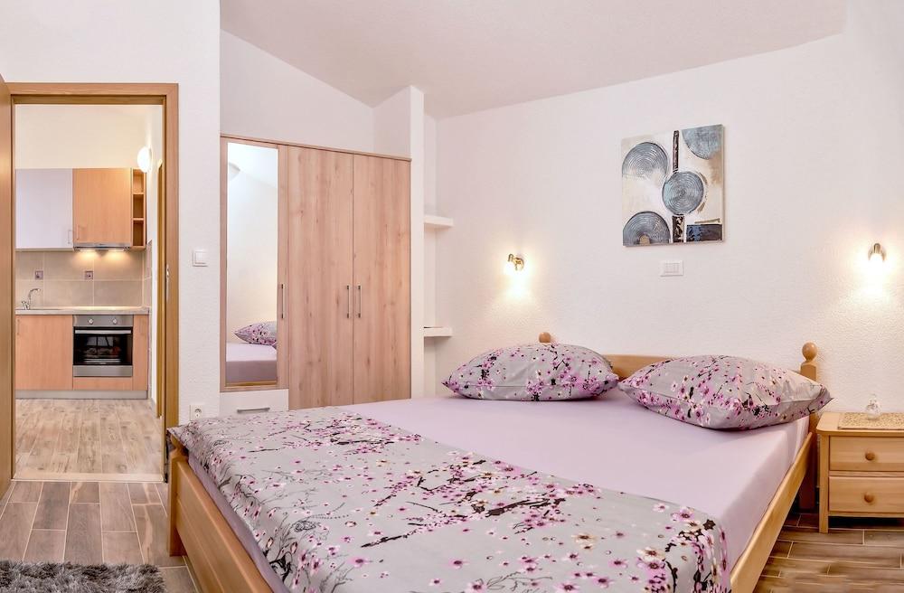 Beach Resort Apartments Bucina