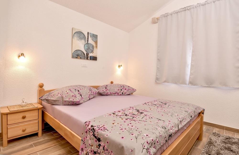 Beach Resort Apartments Bucina