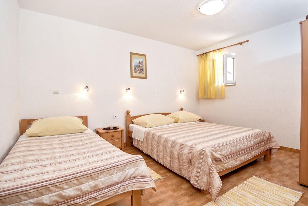 Beach Resort Apartments Bucina