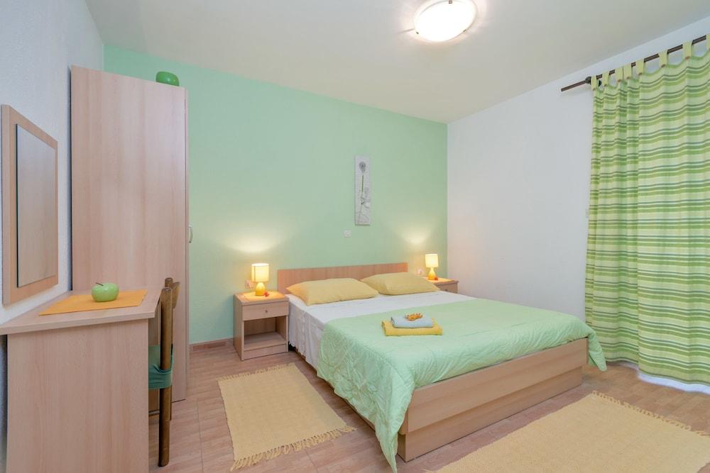 Beach Resort Apartments Bucina