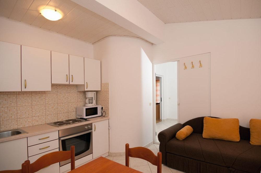 Beach Resort Apartments Bucina