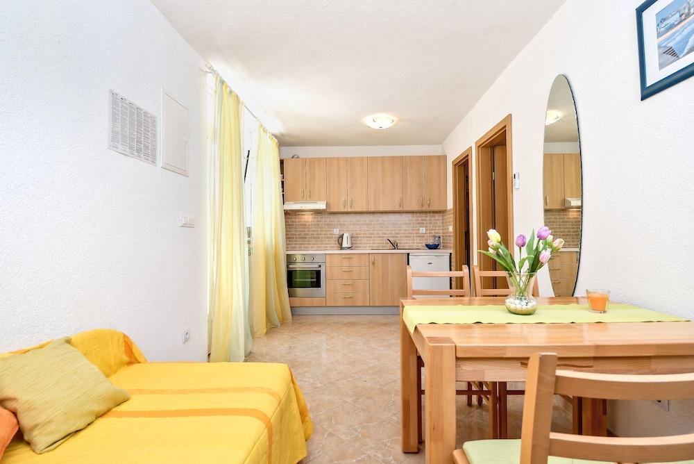 Beach Resort Apartments Bucina