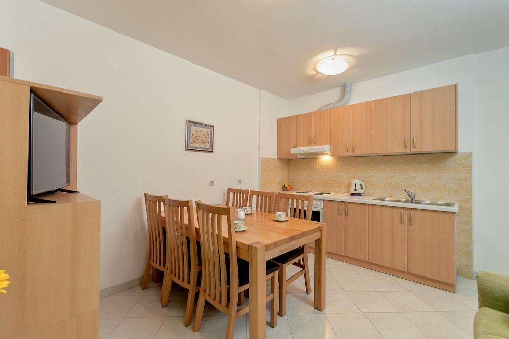 Beach Resort Apartments Bucina