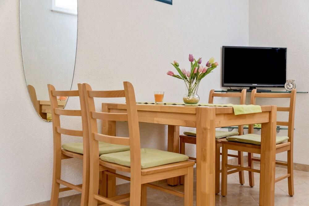 Beach Resort Apartments Bucina