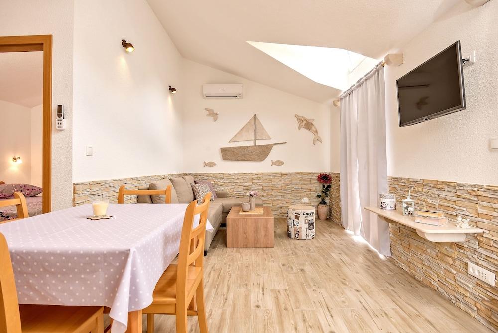Beach Resort Apartments Bucina