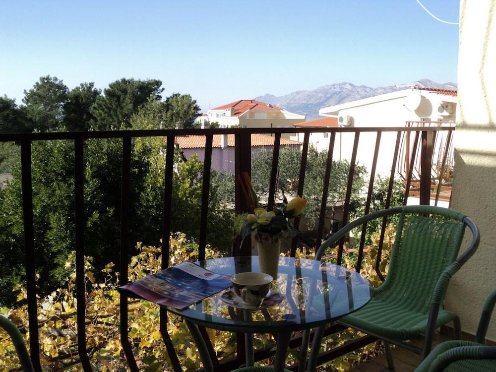 Beach Resort Apartments Bucina