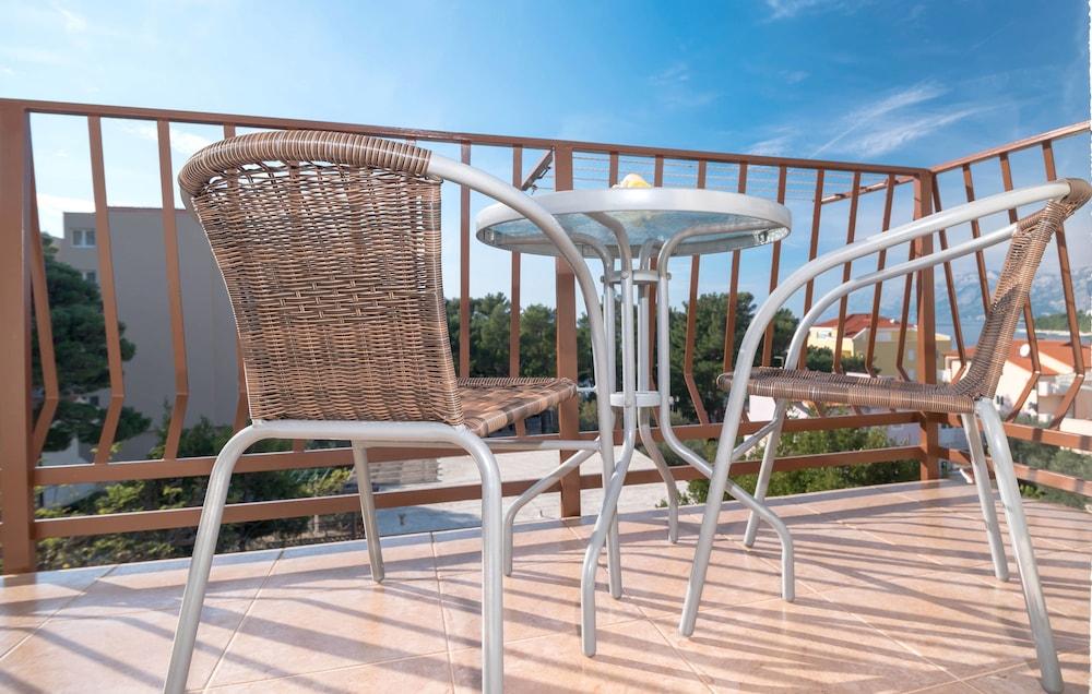 Beach Resort Apartments Bucina