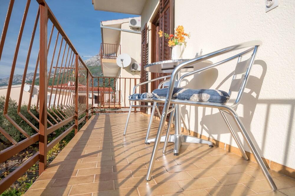 Beach Resort Apartments Bucina