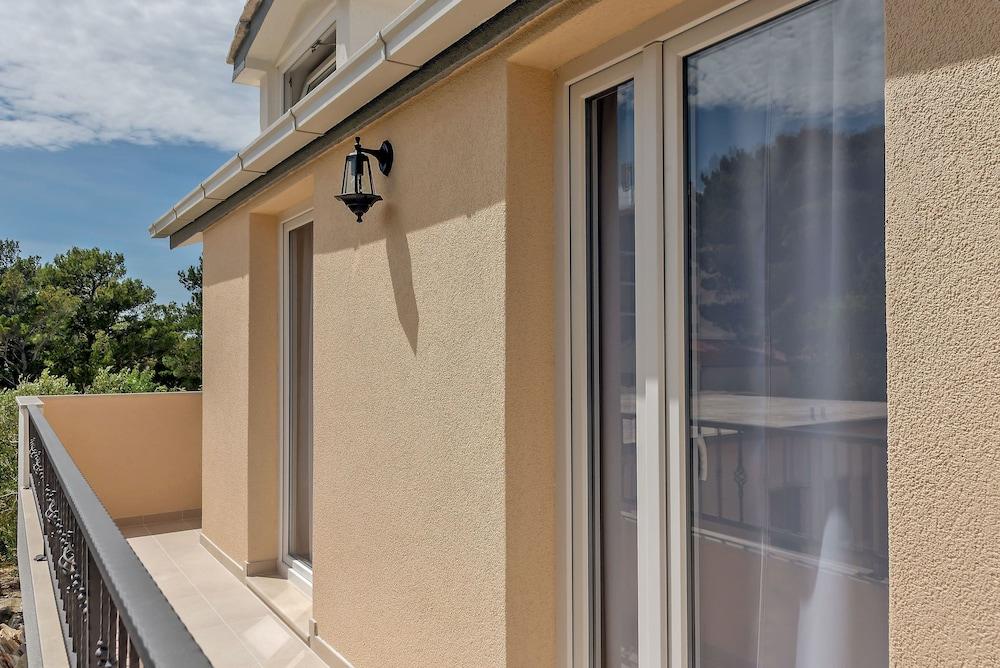 Beach Resort Apartments Bucina