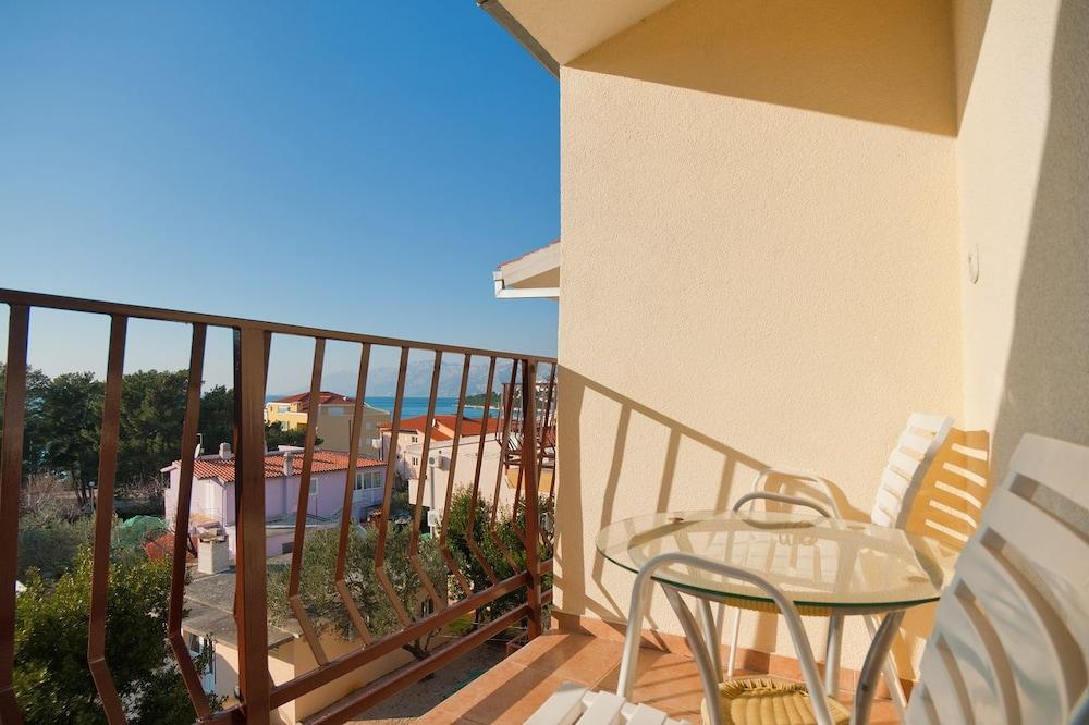 Beach Resort Apartments Bucina