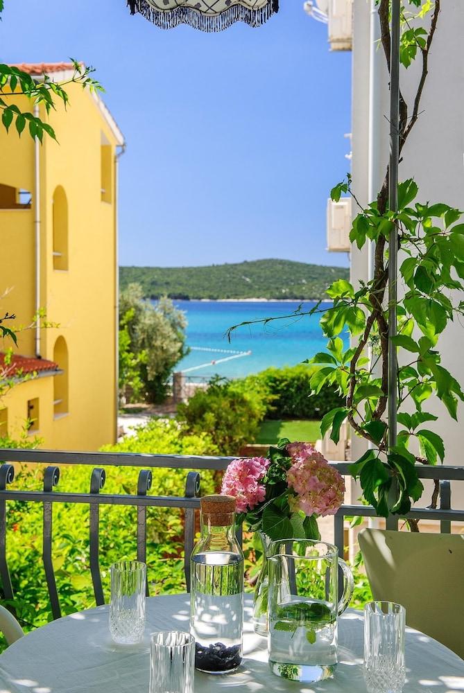 Apartments Mediteraneo