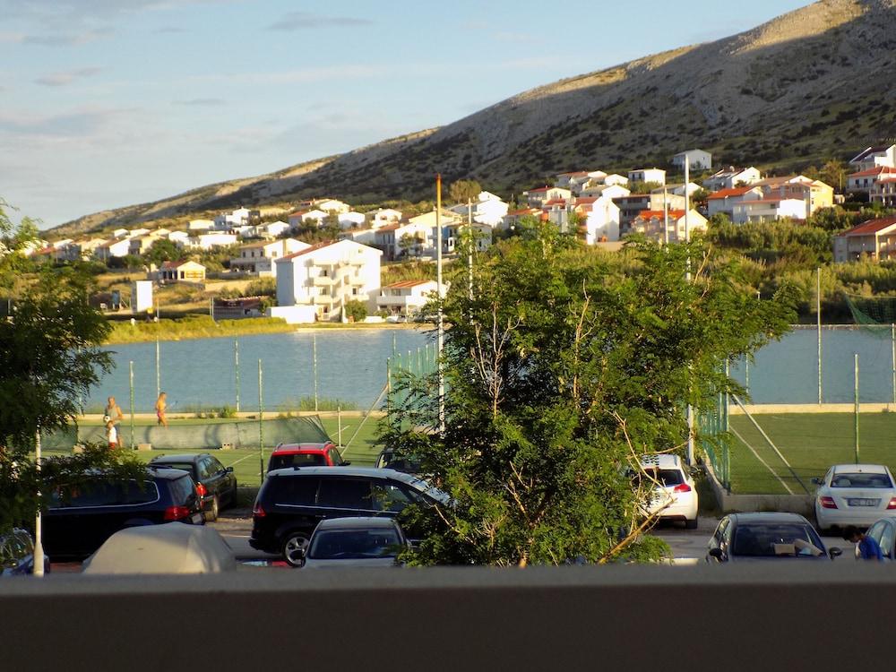Rooms and Apartments Galeb
