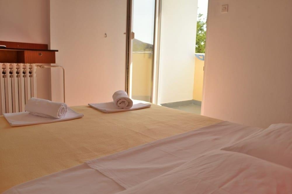 Rooms and Apartments Galeb