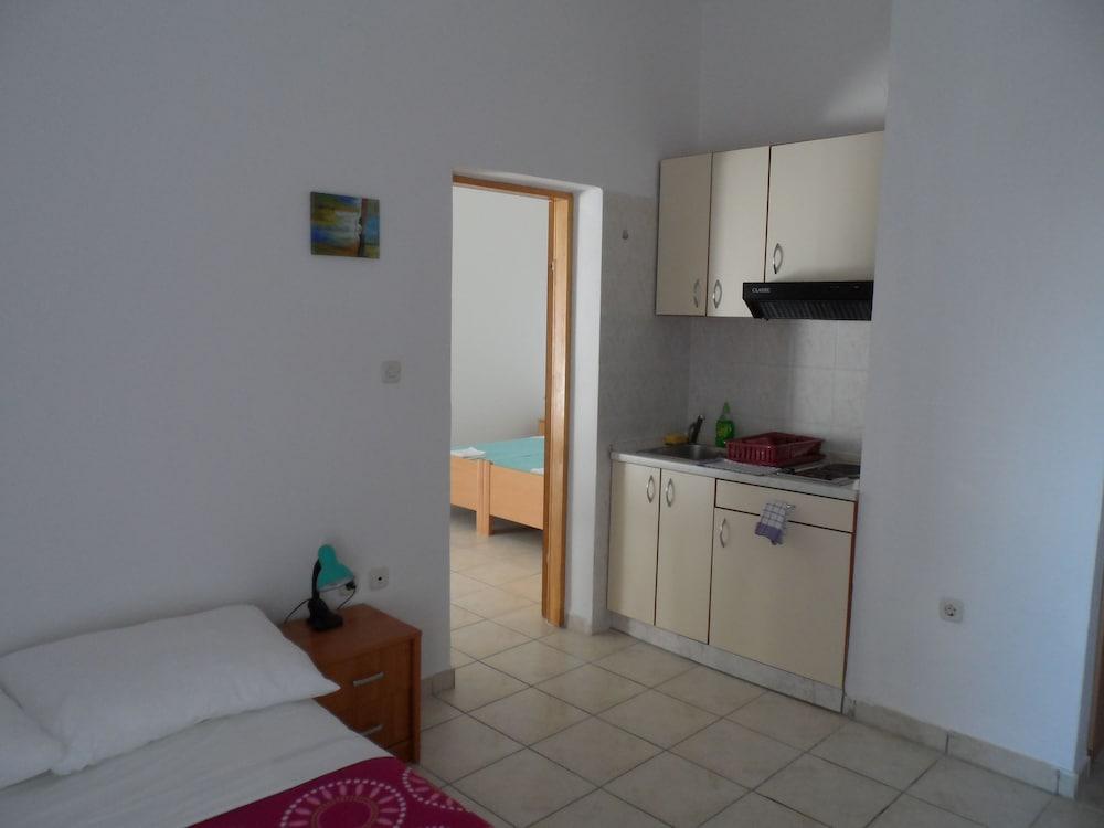 Rooms and Apartments Galeb