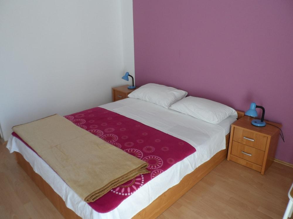Rooms and Apartments Galeb