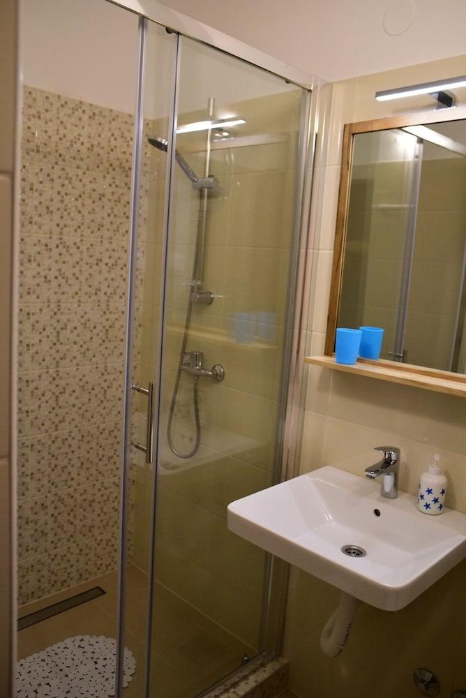 Rooms and Apartments Galeb
