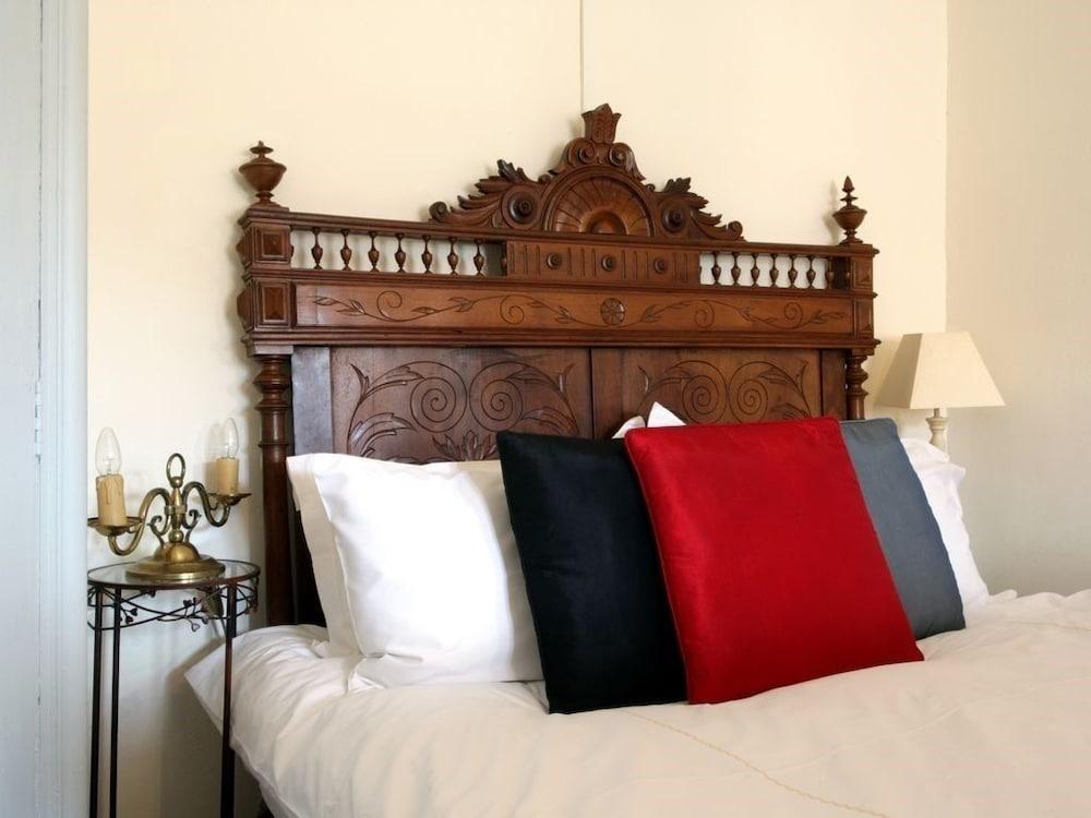 The Apartments, Rue Barbes