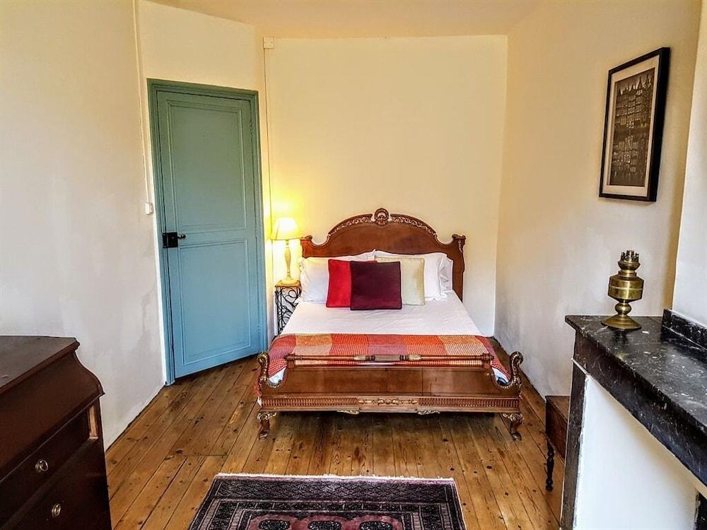 The Apartments, Rue Barbes