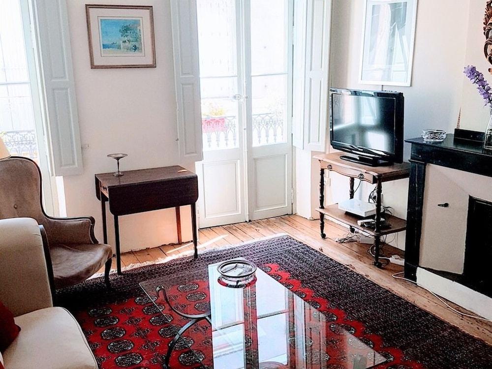 The Apartments, Rue Barbes