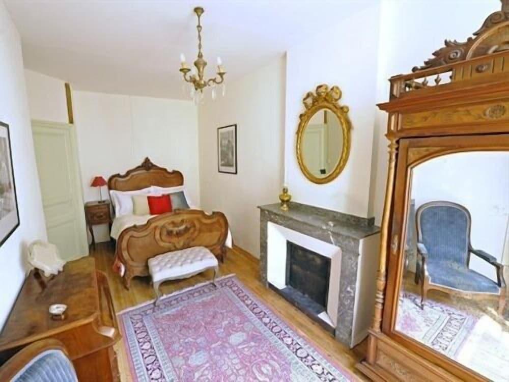 The Apartments, Rue Barbes