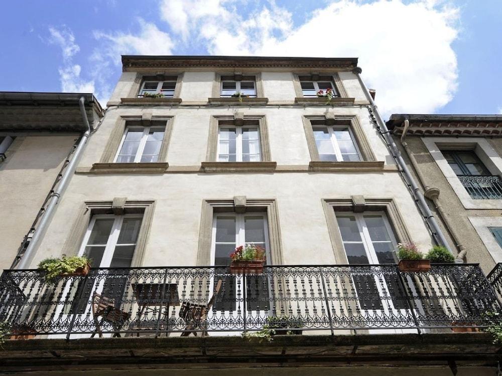 The Apartments, Rue Barbes