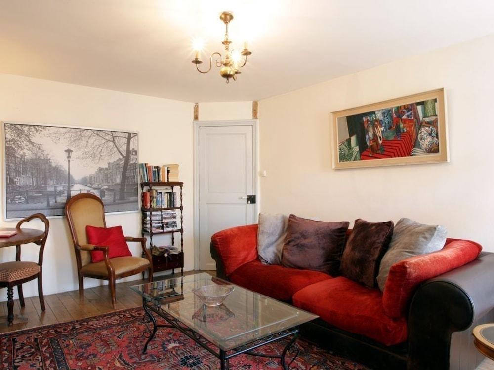 The Apartments, Rue Barbes