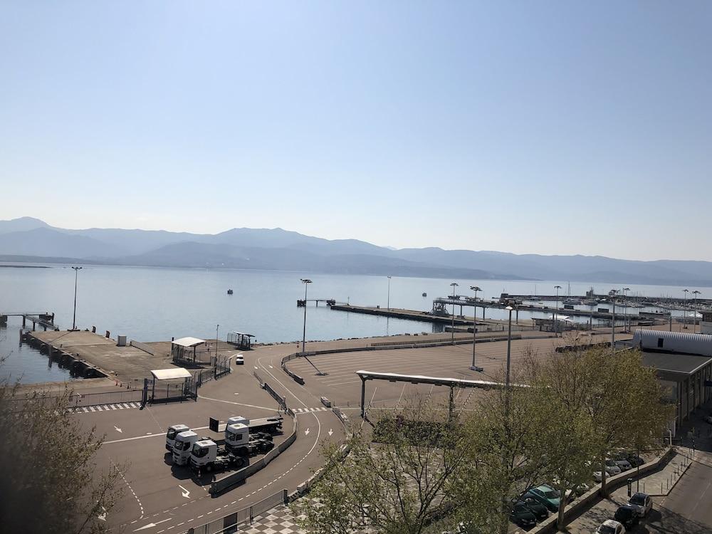 Le Dauphin Hotel & Restaurant