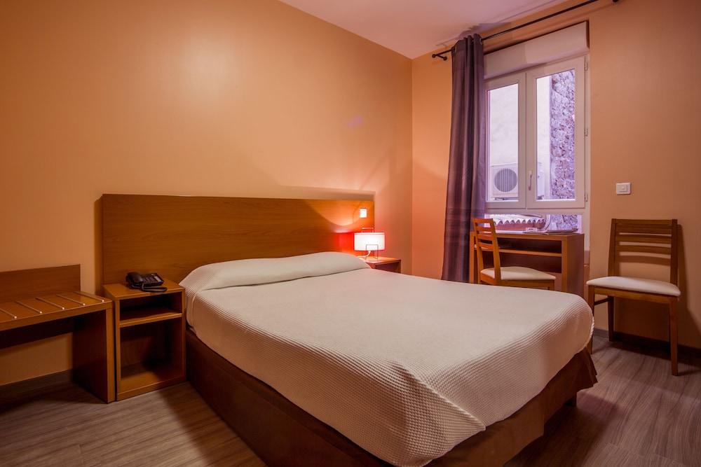 Le Dauphin Hotel & Restaurant