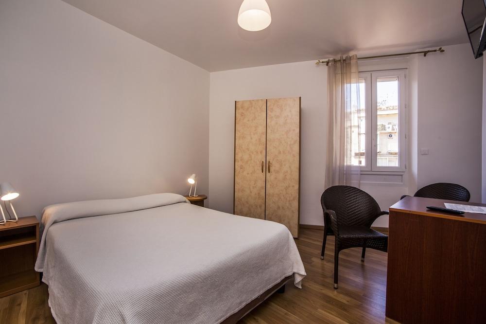 Le Dauphin Hotel & Restaurant