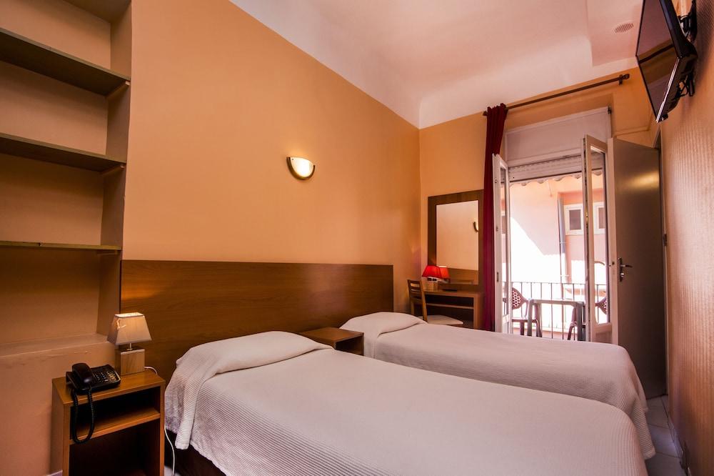 Le Dauphin Hotel & Restaurant
