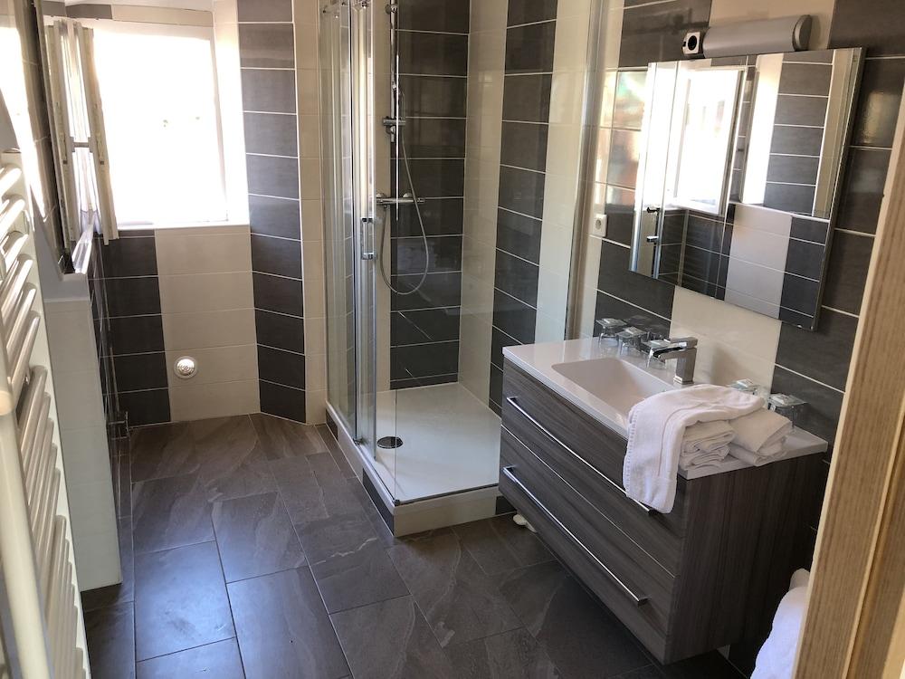 Le Dauphin Hotel & Restaurant