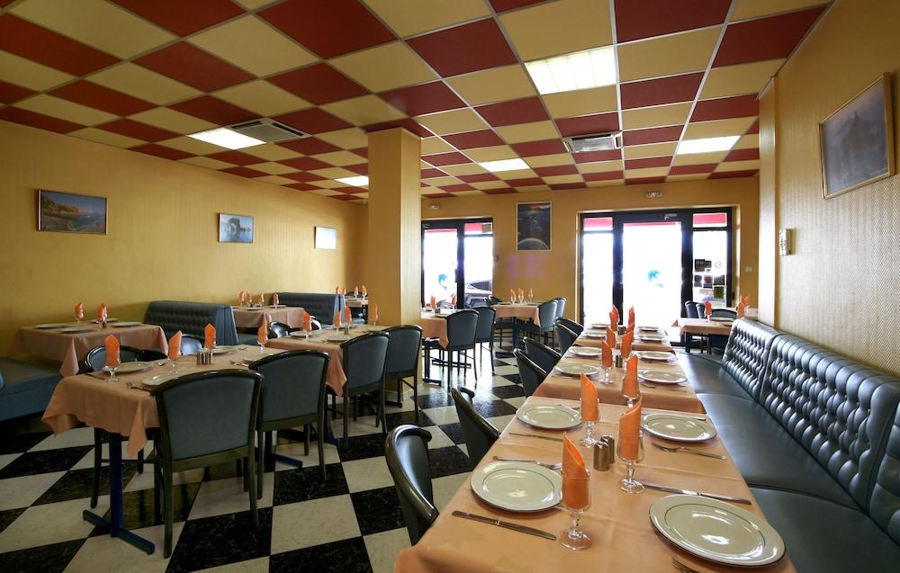 Le Dauphin Hotel & Restaurant