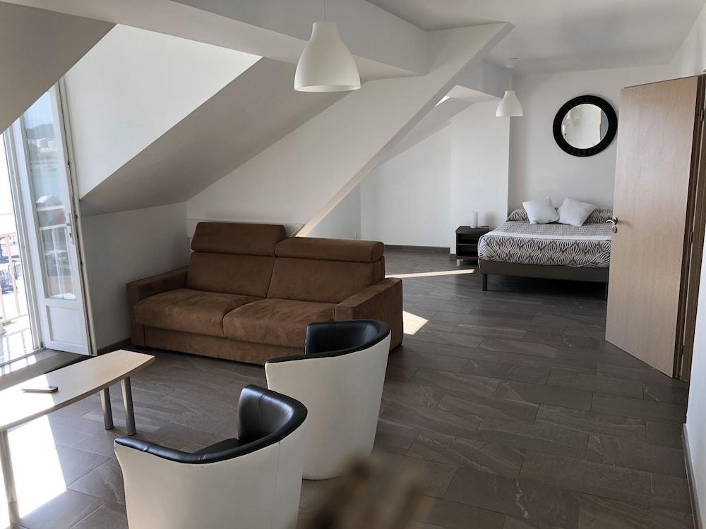 Le Dauphin Hotel & Restaurant