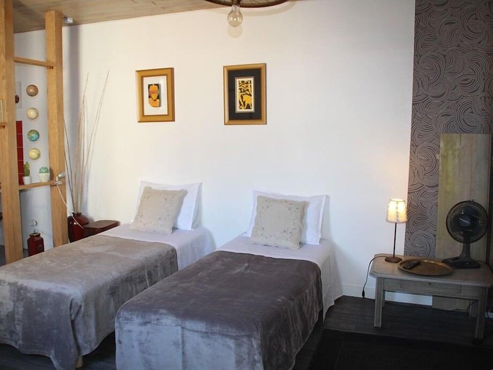 Une Chambre En Ville