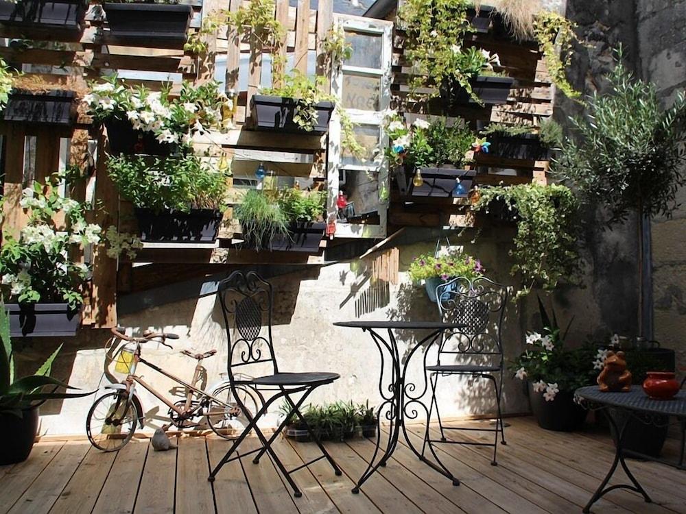 Une Chambre En Ville