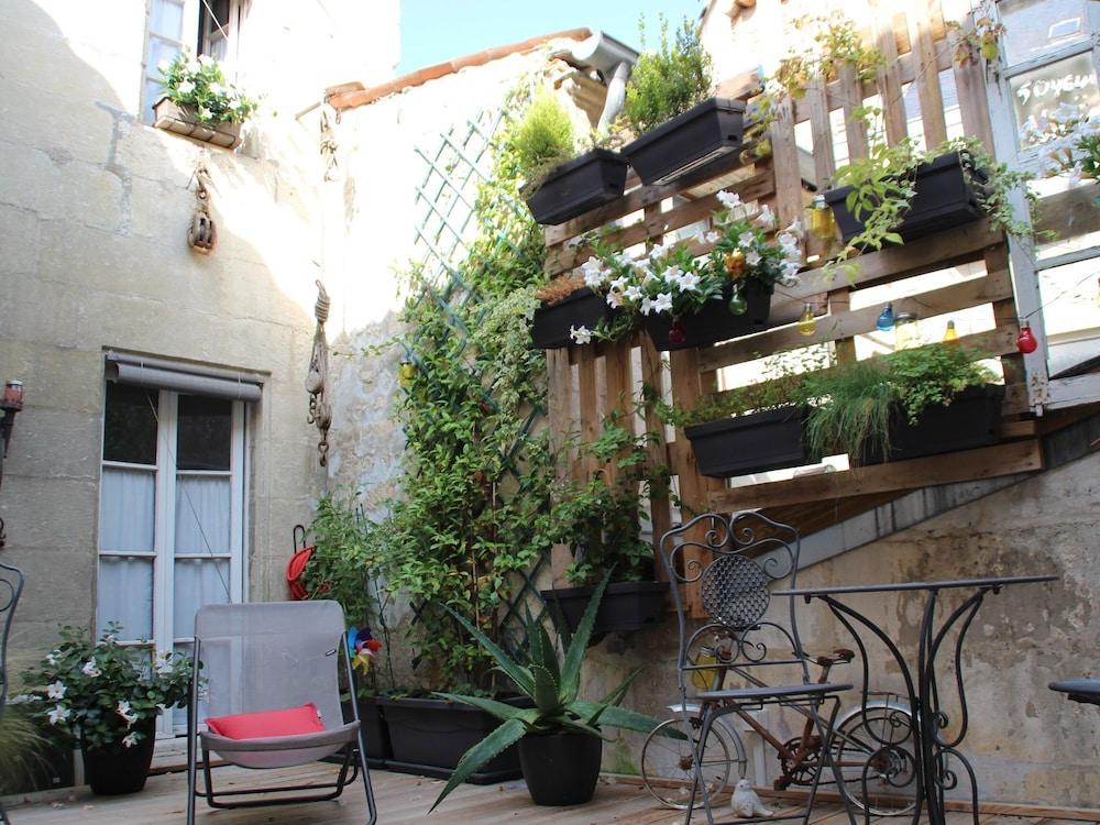 Une Chambre En Ville