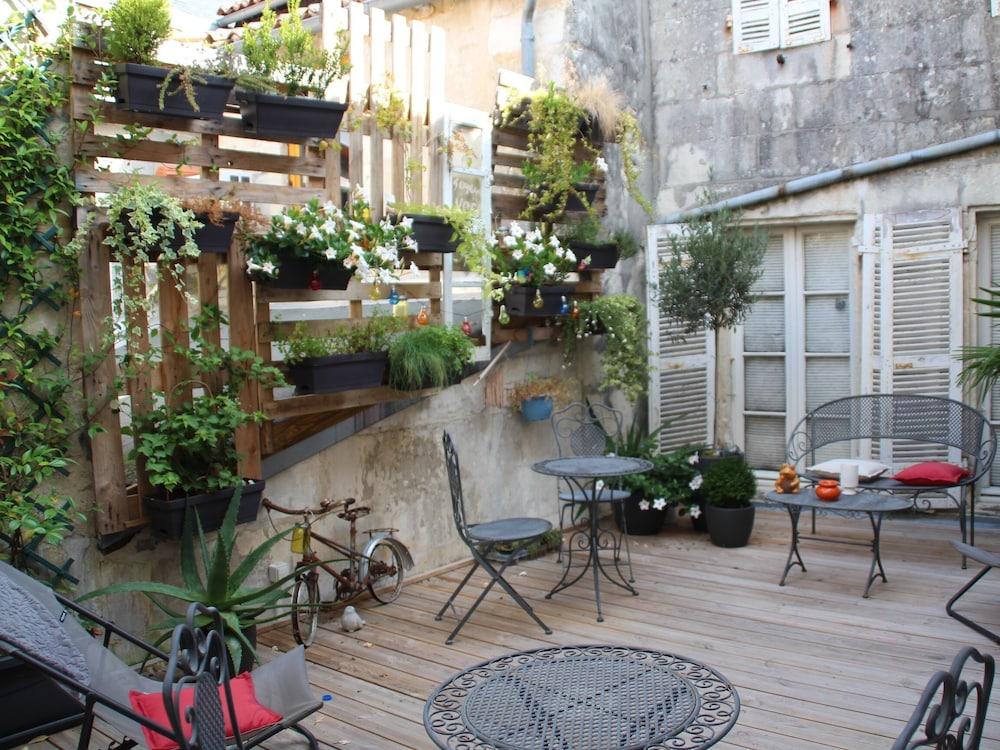 Une Chambre En Ville
