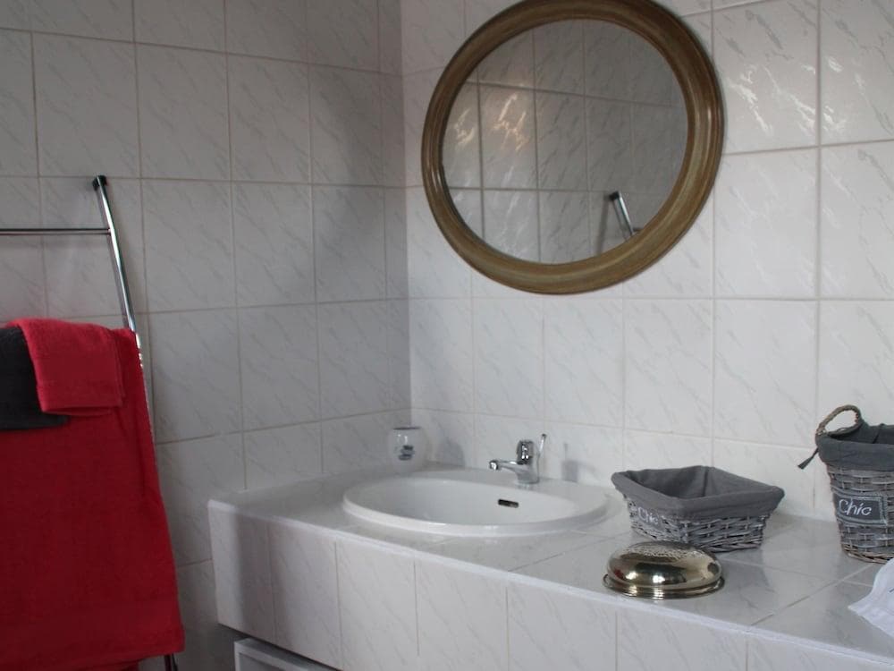 Une Chambre En Ville