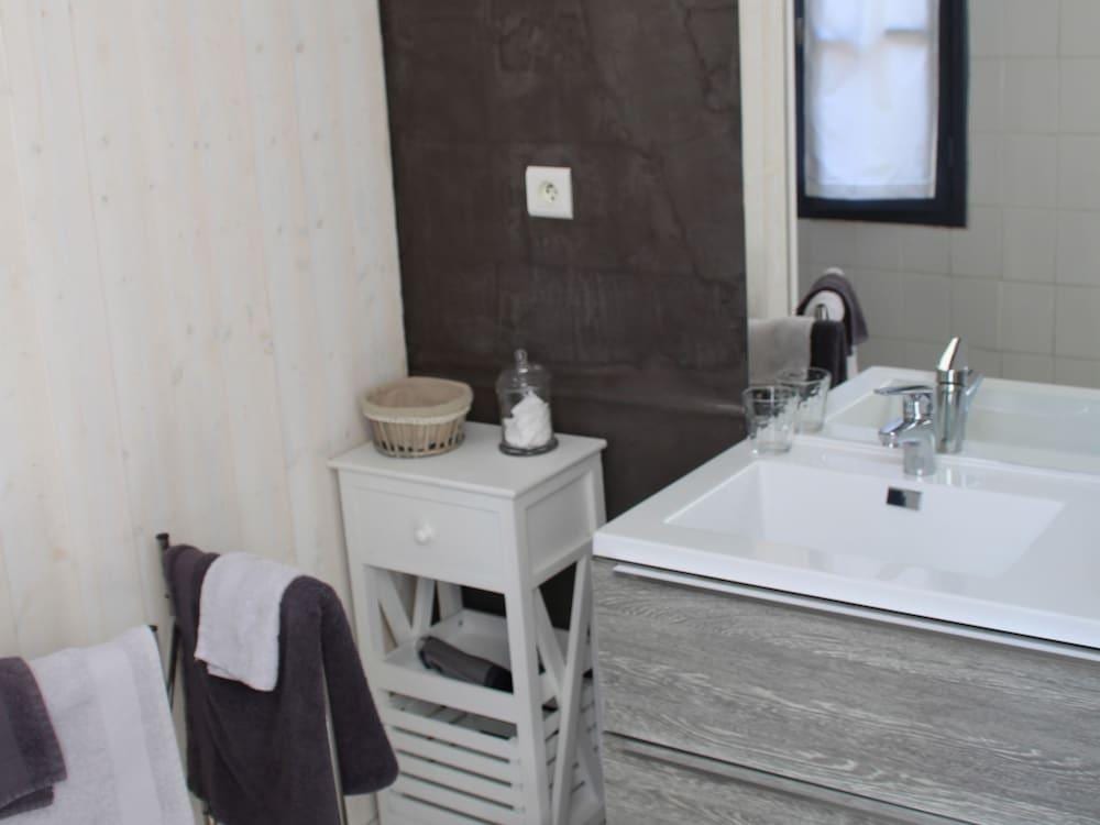 Une Chambre En Ville