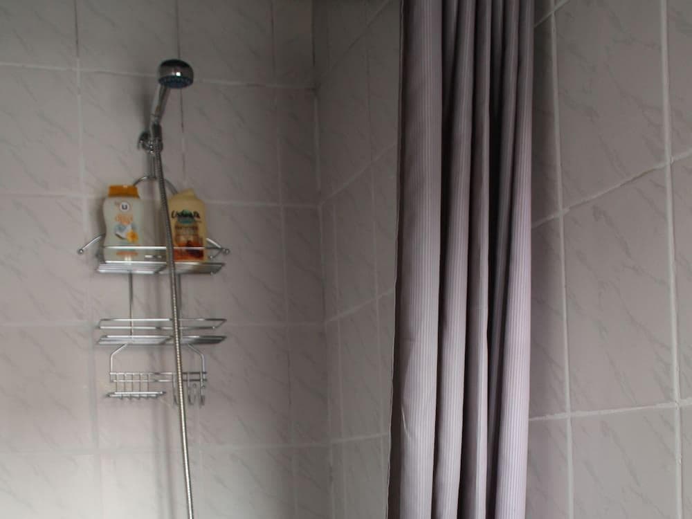 Une Chambre En Ville
