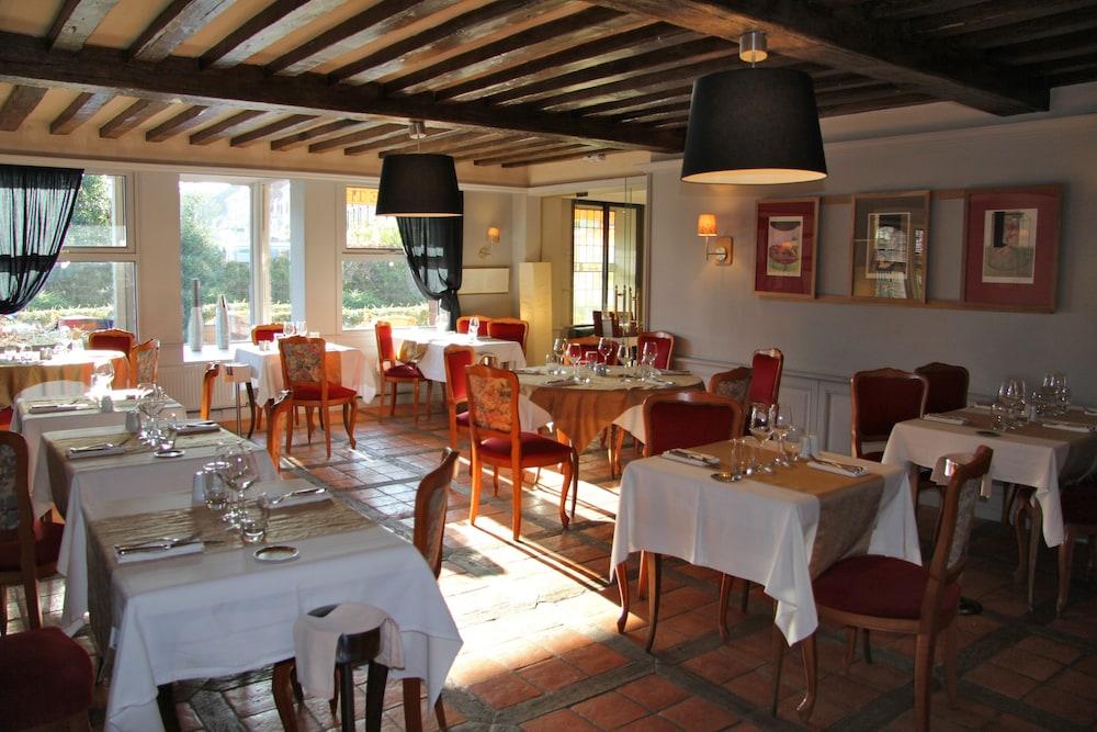 L'auberge Du Cochon D'or