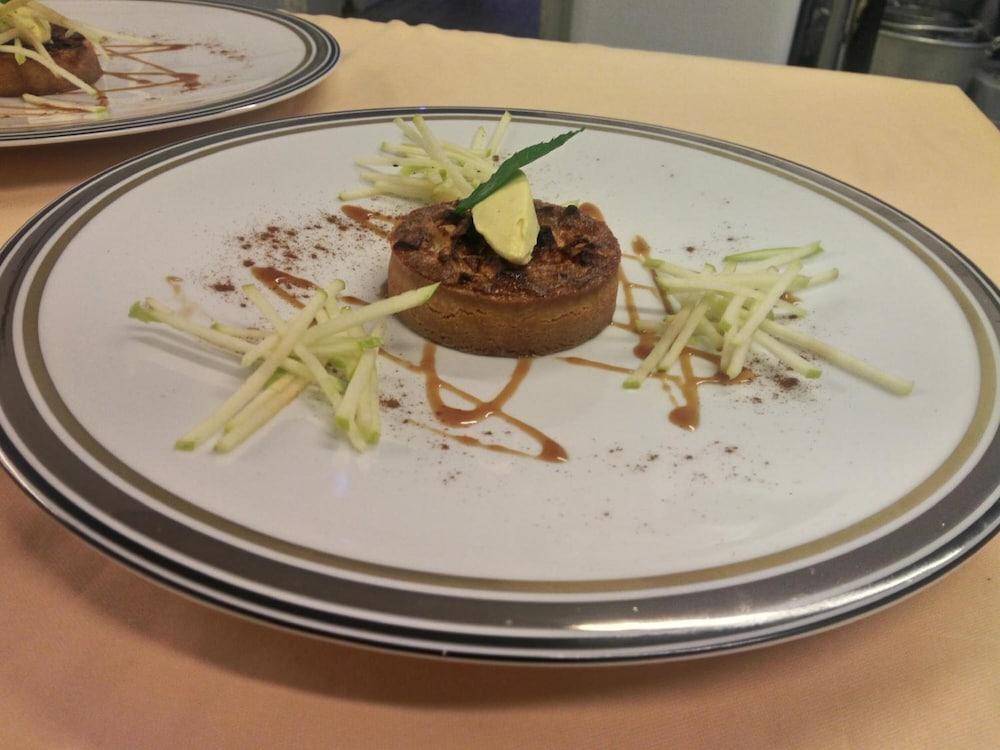 L'auberge Du Cochon D'or